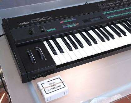 Yamaha-DX7 with Skyslip ROM1 cartridge